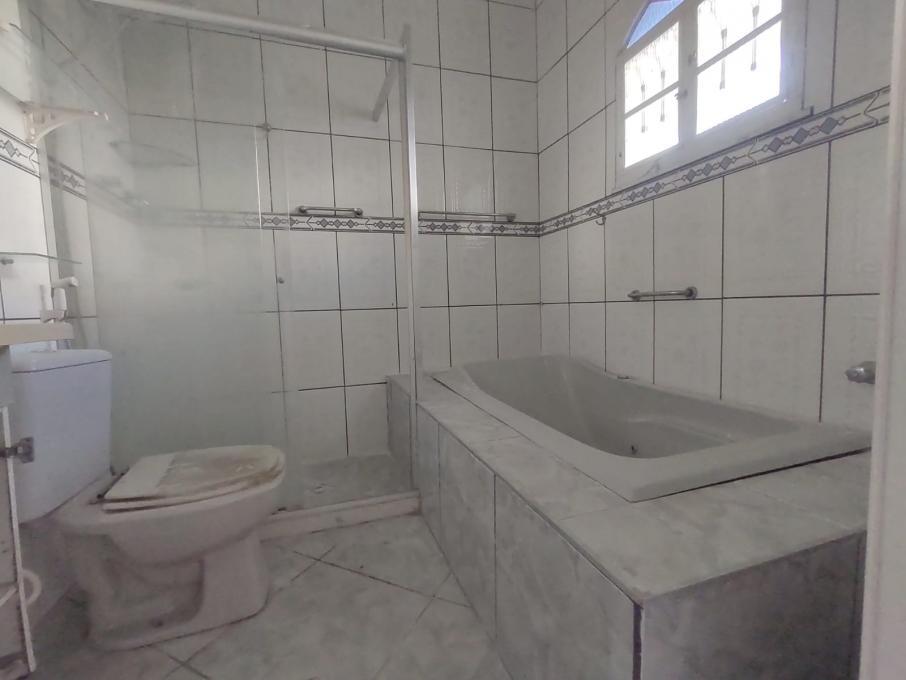 Casa de Condomínio para alugar com 4 quartos, 180m² - Foto 45